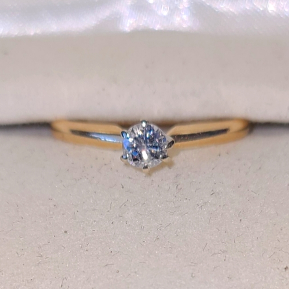 1/3 ct Diamond Solitaire Engagement Ring 14kt Gold